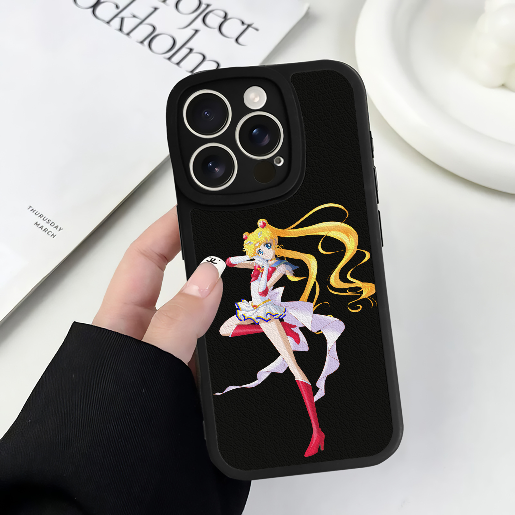 （画像用） 美少女戦士セーラームーン 月野 うさぎ つきの うさぎ Sailor Moon Tsukino Usagi 【iPhone 16シリーズ対応】シリコンスマホケース（レザー調） 材質：シリコン